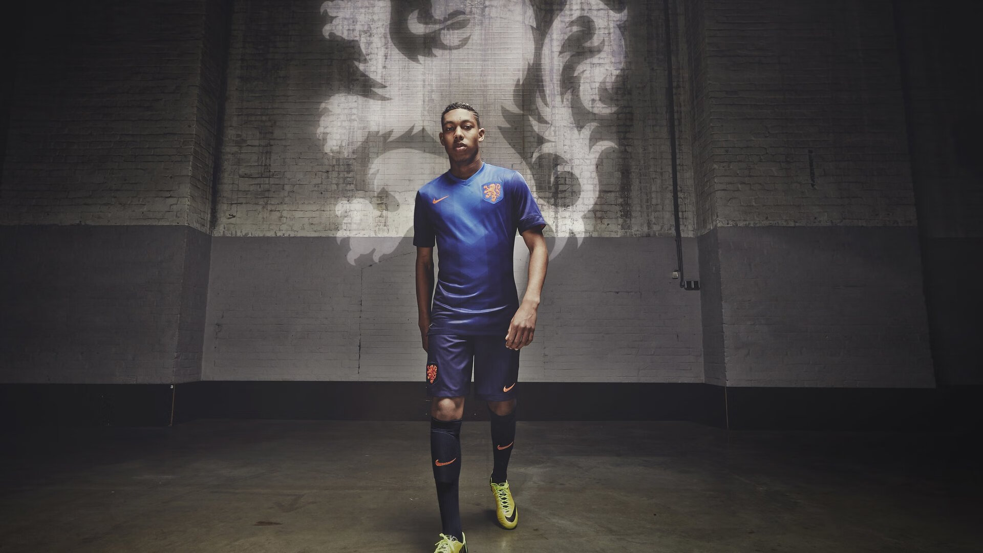 九游体育登录入口-《顶级战队经理揭秘：打造冠军战队的幕后故事》，顶尖战队